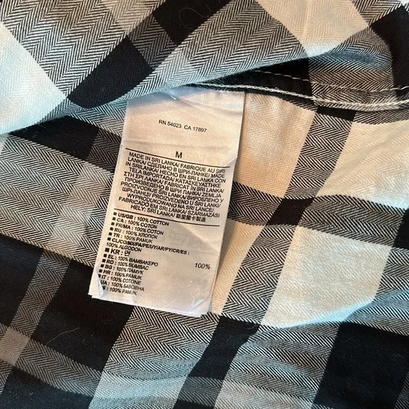 Banana Republic women’s size medium Black and White Plaid Shirt - Picture 6 of 7